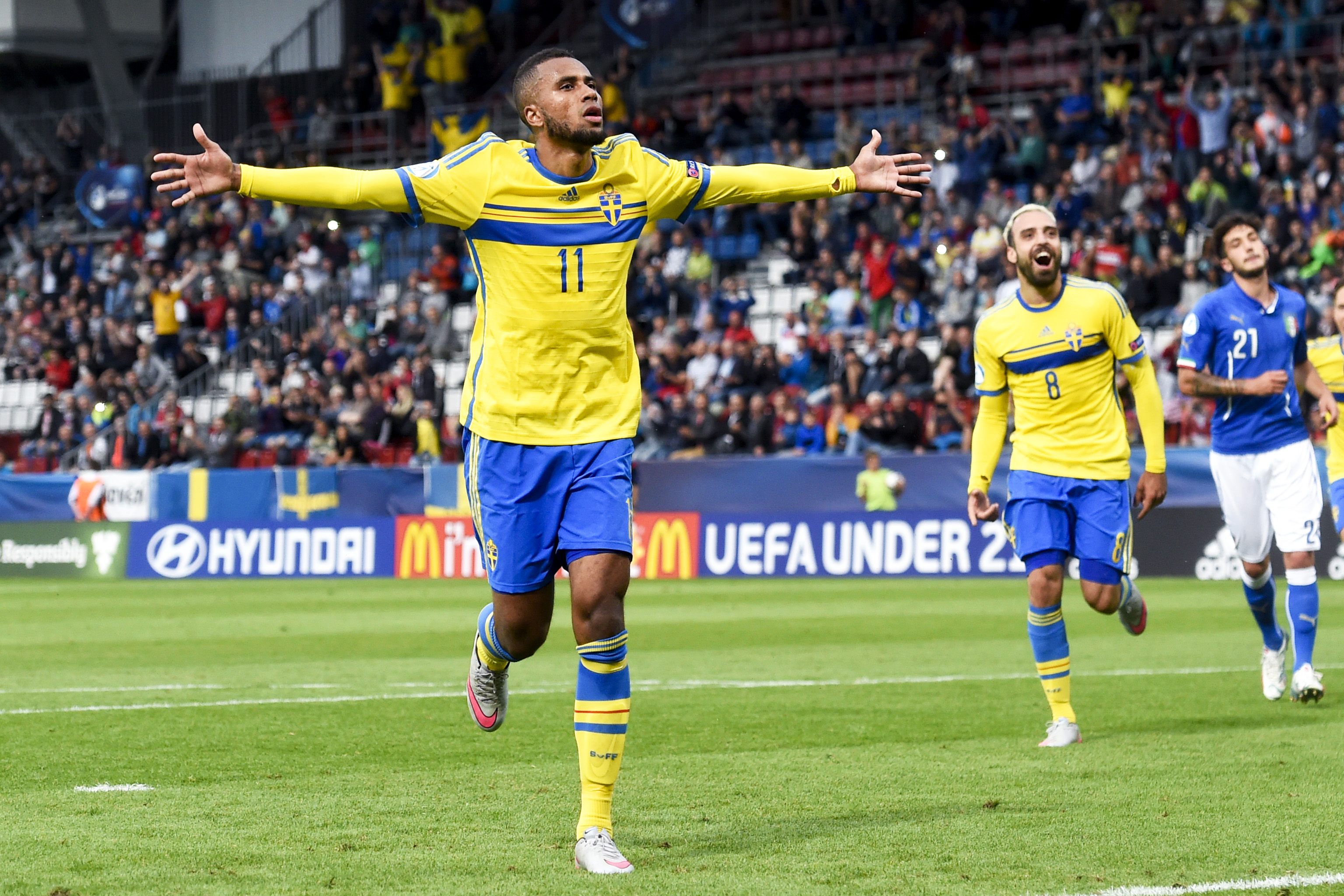 Och sen en straff som Kiese Thelin säkert slog in. Och sen en straff som Kiese Thelin säkert slog in.