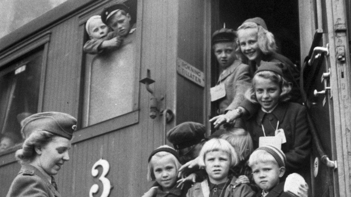 1945: Finska krigsbarn kommer till Sverige