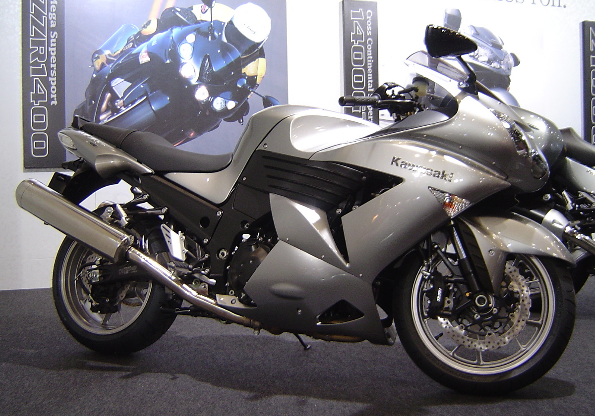 3. Kawasaki ZX-14 (2006)– Kubik: 1352cc Topphastighet: 299 km/h 3. Kawasaki ZX-14 (2006)– Kubik: 1352cc Topphastighet: 299 km/h