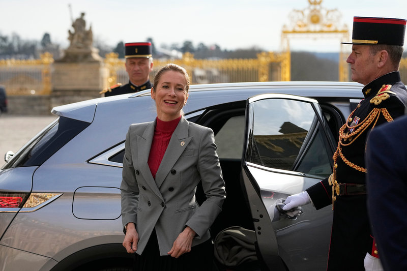 Estlands statsminister Kaja Kallas vill att EU-länderna lägger motsvarande minst två procent av sin BNP på försvaret.