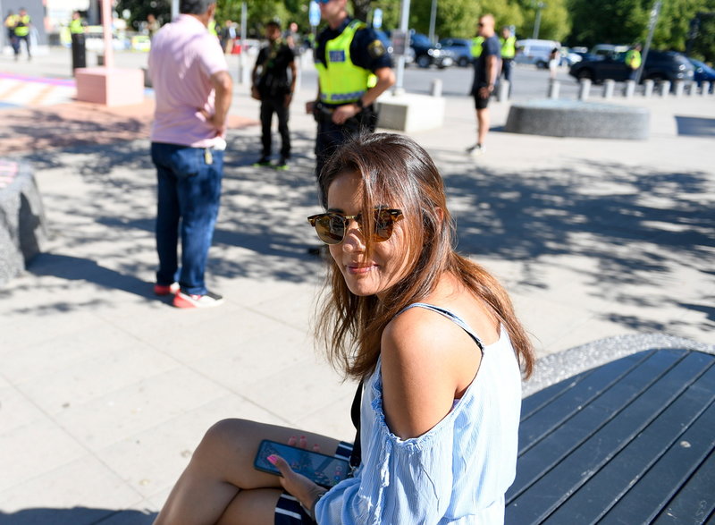 Breshna Dehqanzai jobbar med ungdomar i området. Eftersom Paludan varit så omtalad vill hon se vad han är för en typ.