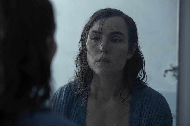 Noomi Rapace är den självklara centralpunkten i den isländska filmen 'Lamm' - både stenhård och förtvivlat sörjande. Pressbild.