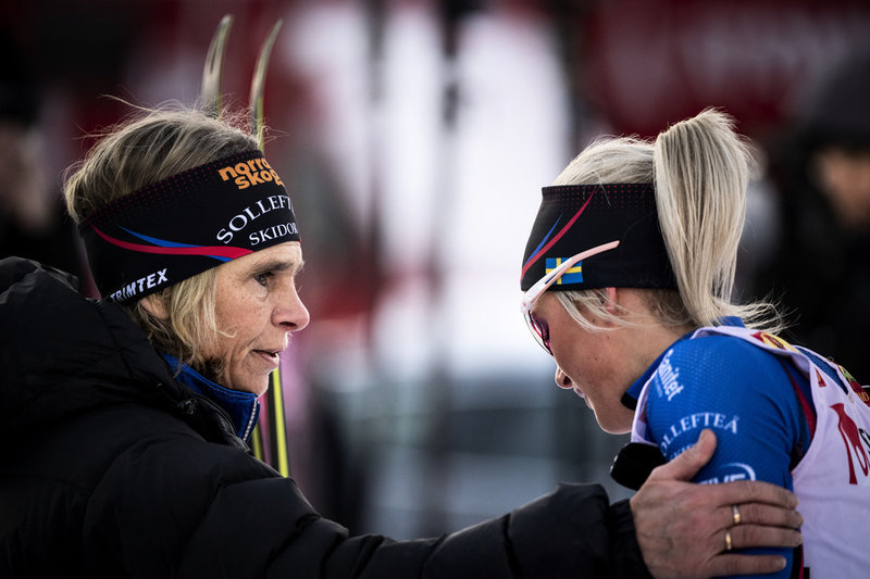 Mia Karlsson tillsammans med dottern Frida Karlsson efter ett lopp i Bruksvallarna 2020. Arkivbild.