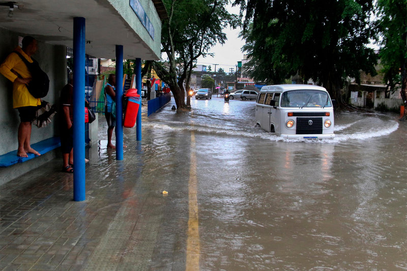 En översvämmad gata i Recife i delstaten Pernambuco. Bild från i lördags.