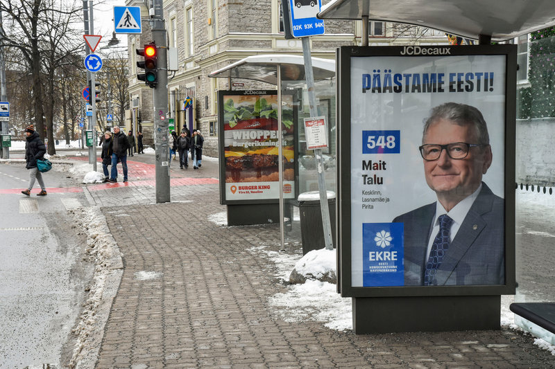 'Vi ska rädda Estland' lovar ytterhögerpartiet Ekre på sina valskyltar i Tallinn inför söndagens parlamentsval.
