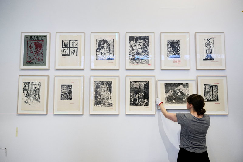 Bilderna i den grafiska mappen 'Humanitet', där illustratörer och konstnärer varnade för fascismen i Europa.