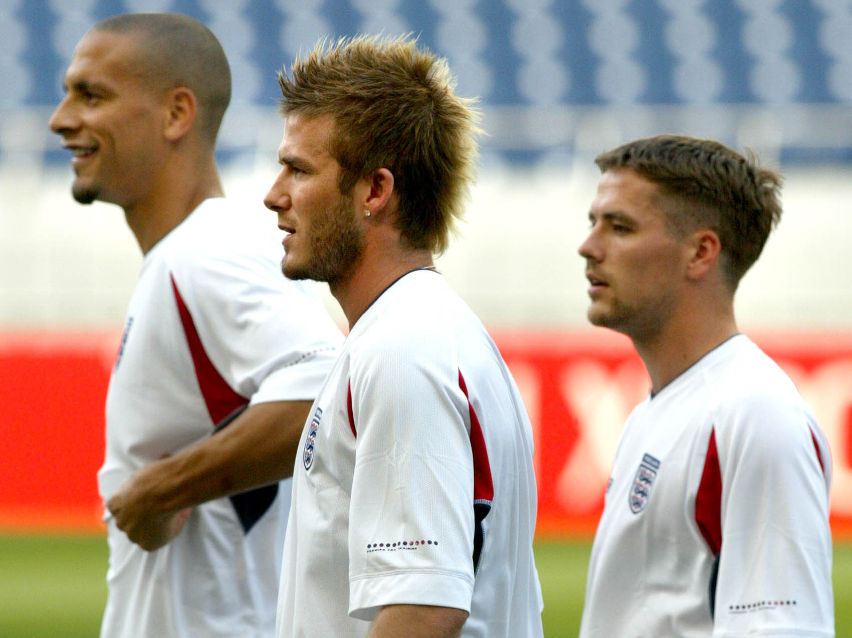 Även solen har fläckar. David Beckham har ändrat frisyr ofta, och den här tuppkamsliknande grejen är väl inte hans bästa val någonsin. Även solen har fläckar. David Beckham har ändrat frisyr ofta, och den här tuppkamsliknande grejen är väl inte hans bästa val någonsin.