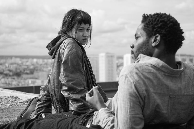 Lucie Zhang tillsammans med Makita Samba i 'Paris 13:e arrondissement'. Pressbild.