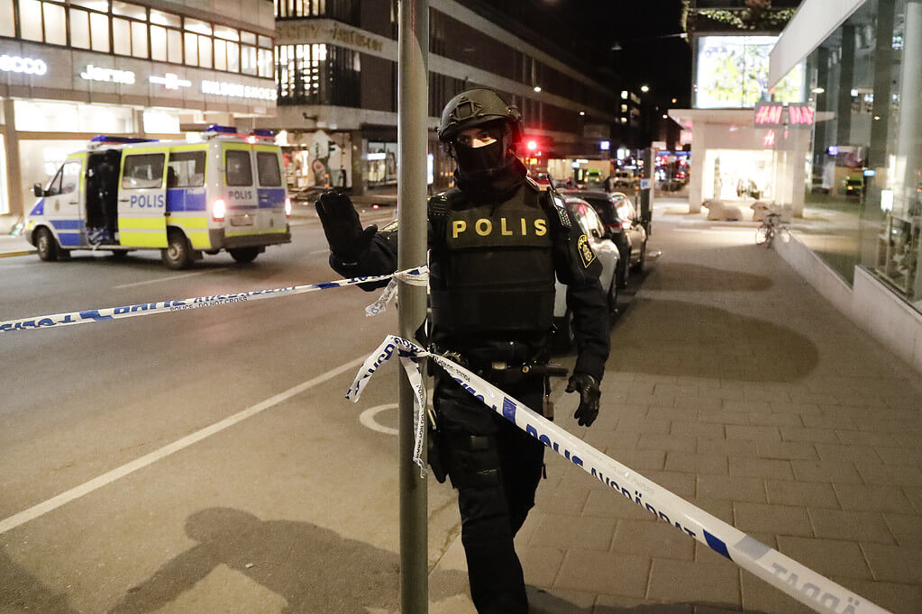 Stockholm var öde, men poliser var ute hela natten. Stockholm var öde, men poliser var ute hela natten.