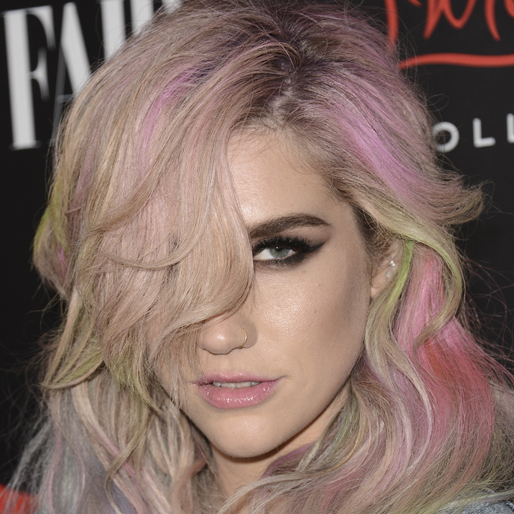 Kesha på fest på Chateau Marmont i Hollywood. Kesha på fest på Chateau Marmont i Hollywood.