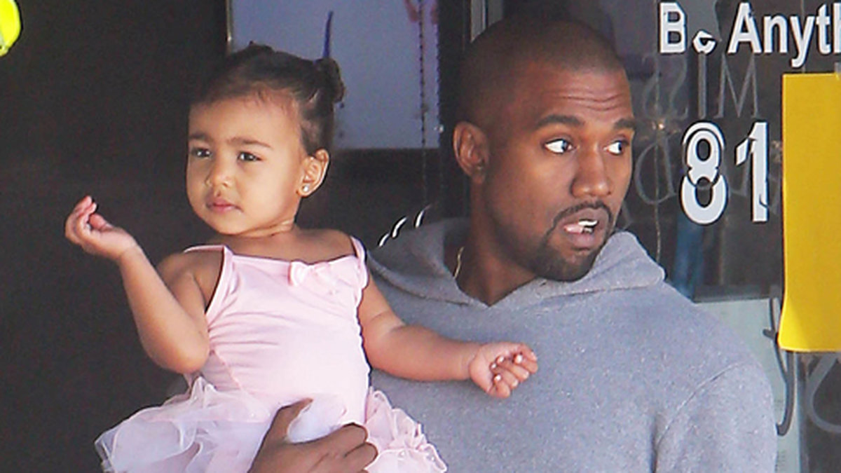 Fy så gulligt! Kanye West och dottern North West i Kalifornien.
