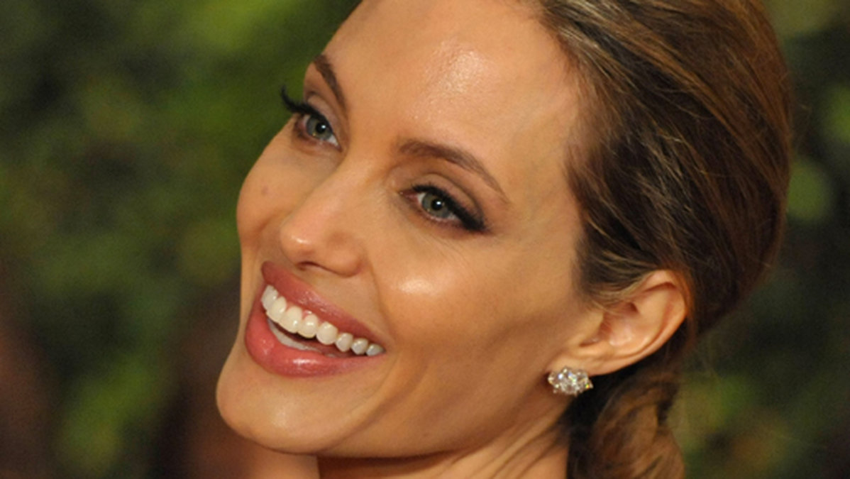Angelina Jolie är den enda kvinnan på listan över de 10 bäst betalda filmstjärnorna i Hollywood. 