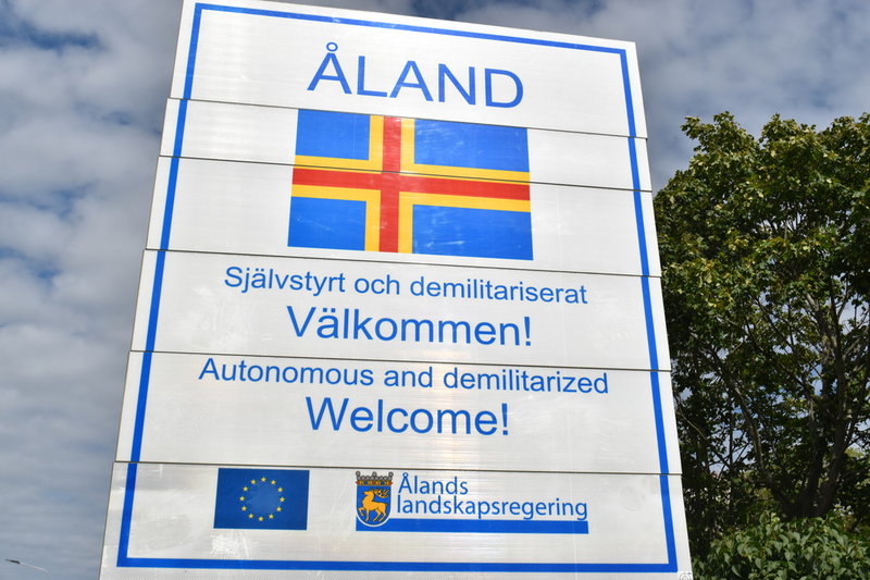 Åland är en demilitariserad zon, något besökare upplyses om redan i hamnen i Mariehamn.