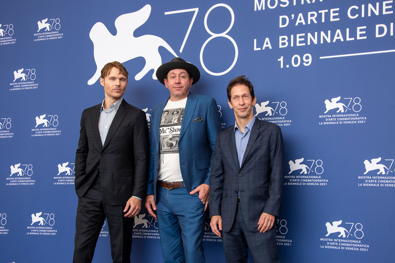 Scott Haze, regissören Potsy Ponciroli och Tim Blake Nelson på filmfestivalen i Venedig där 'Old Henry' hade premiär. Arkivbild.