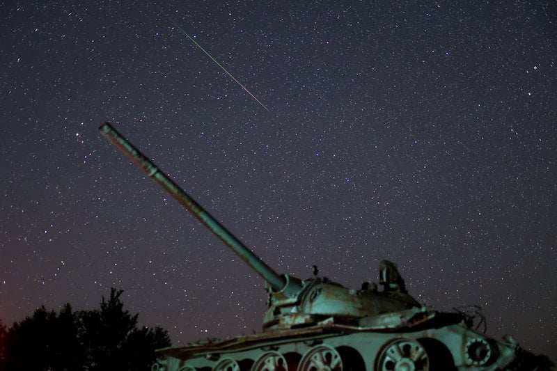 En stridsvagn förstörd i kriget på en bild tagen i Bjelasnica i Bosnien-Hercegovina 2024.