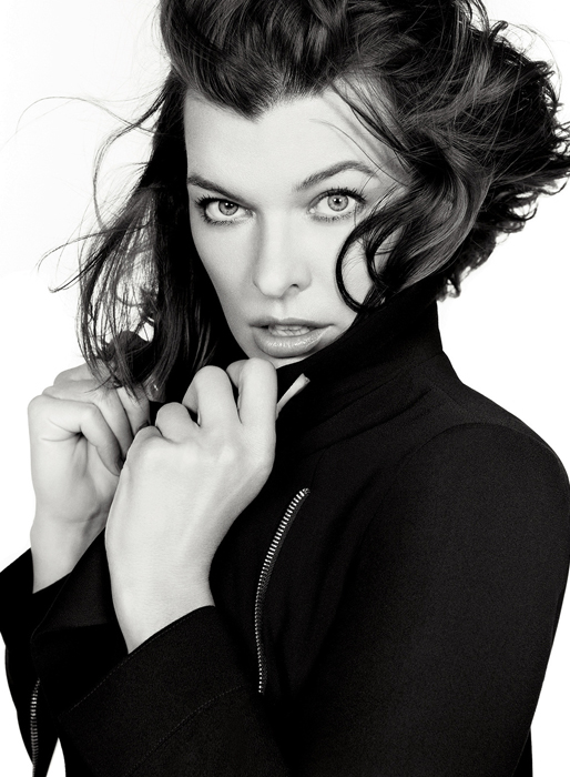 Milla Jovovich modellar för Marella. Milla Jovovich modellar för Marella.