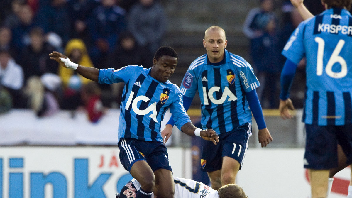 Den 23-årige nigerianen går från Djurgården till AIK.