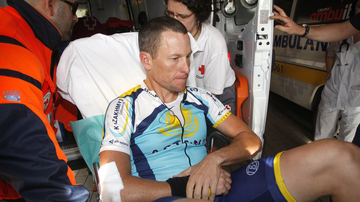 Lance Armstrong blir av med alla sina titlar – och stängs av från cykelsporten på livstid.