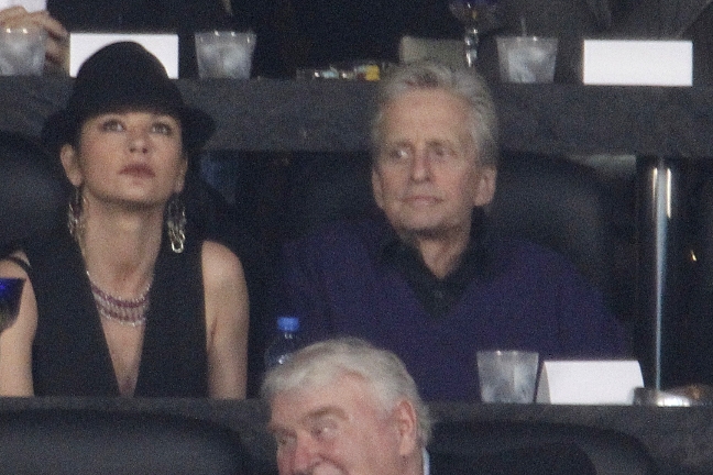 Överlevaren Michael Douglas och Catherine Zeta-Jones. Överlevaren Michael Douglas och Catherine Zeta-Jones.