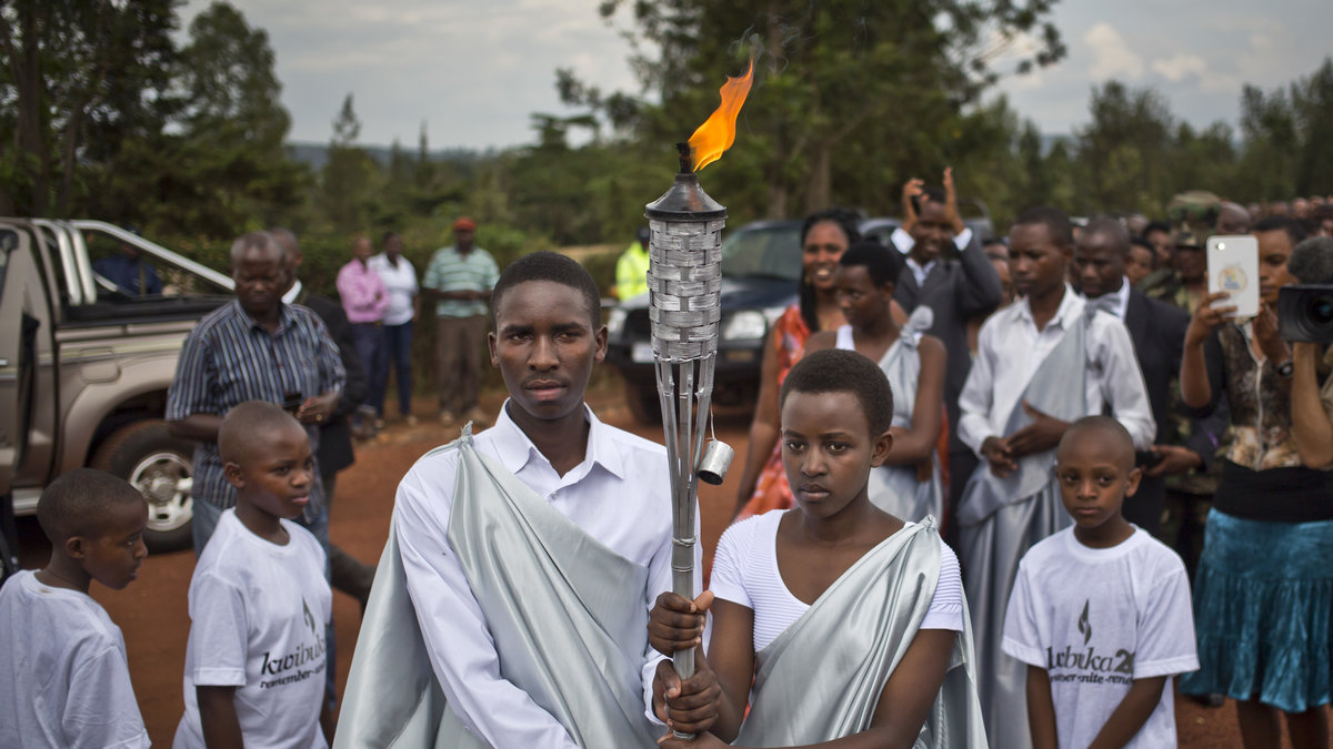 Tutsierna har en fackla som brinner för de nära och kära som blev mördade under inbördeskriget.