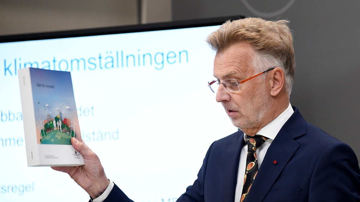 Utredaren Anders Danielsson presenterar klimaträttsutredningens slutbetänkande vid en pressträff i Rosenbad.