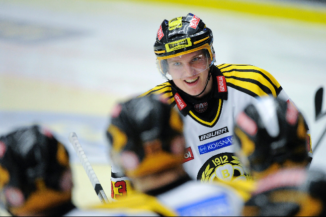Med 54 poäng på 49 matcher i grundserien blev Jakob Silfverberg vald till Elitseriens bästa spelare av de andra spelarna i serien.