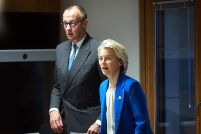 Tysklands förbundskansler Friedrich Merz och EU-kommissionens ordförande Ursula von der Leyen vid EU-toppmötet i Bryssel.