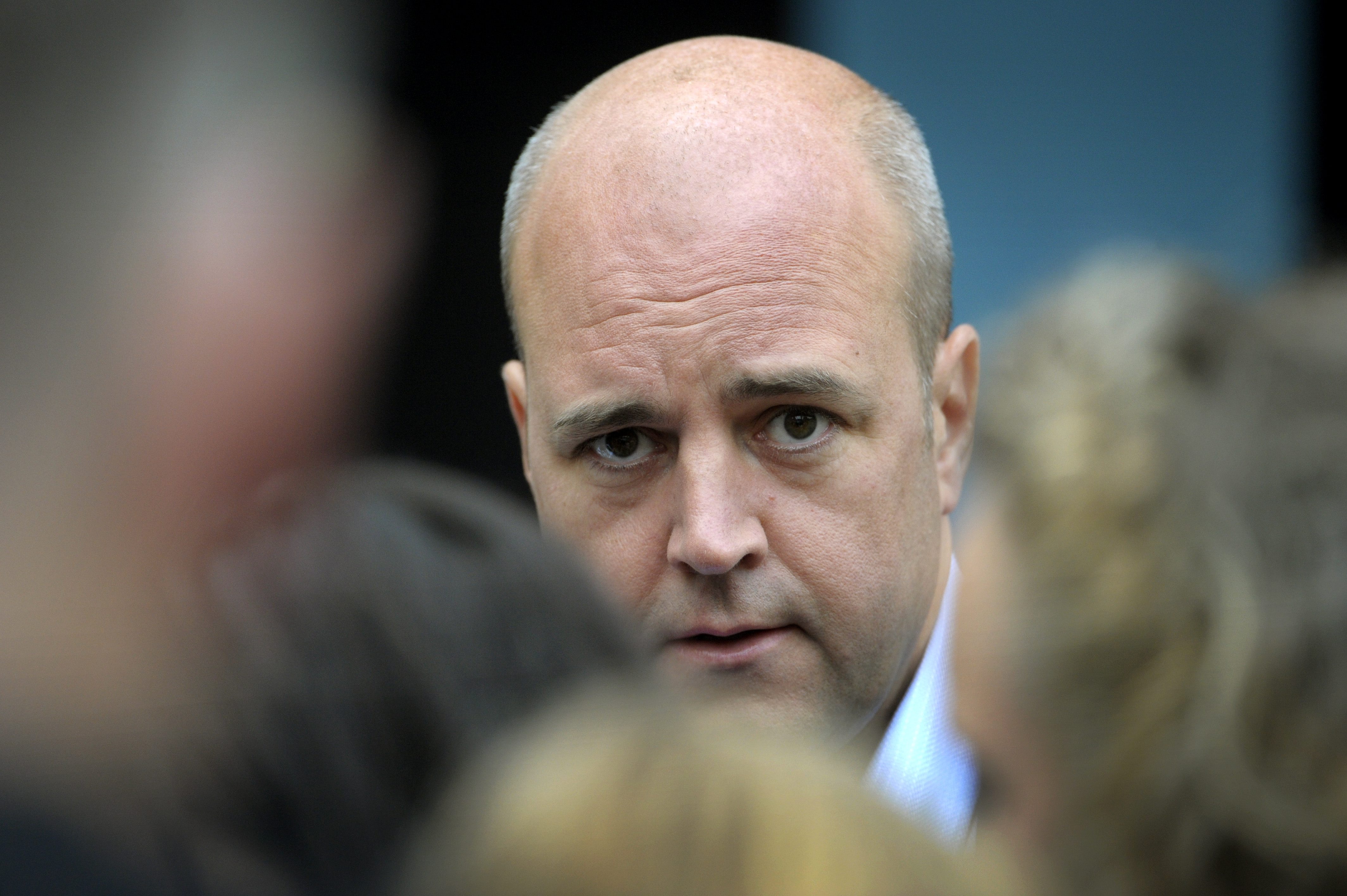 Fredrik Reinfeldt har ännu inte kommenterat bomberna i Oslo.