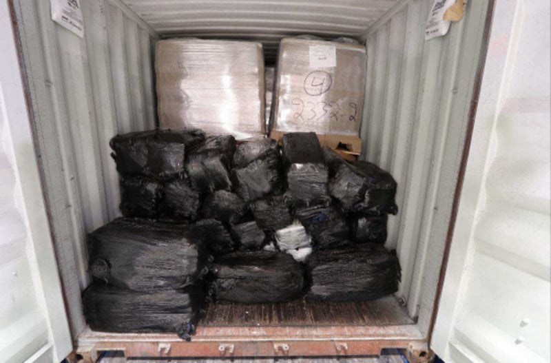 Delar av det kokain som beslagtogs i Norviks hamn i april 2024.