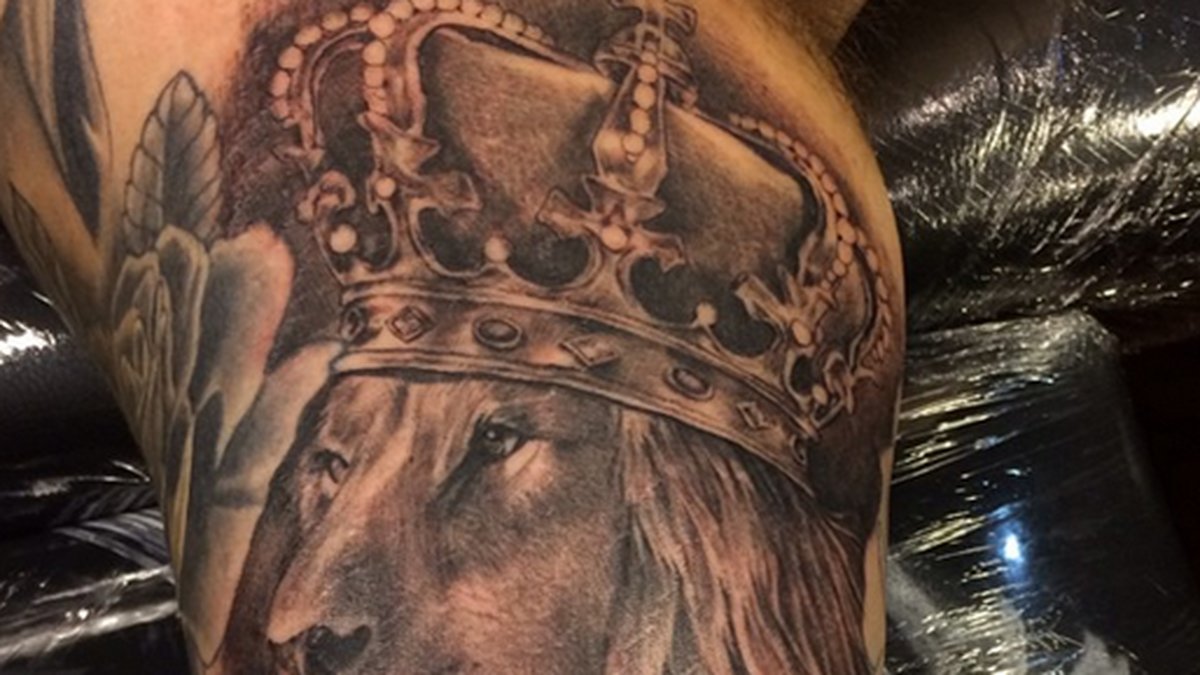 Djur är något Andy vill se mer av. Här ett lejon tatuerat av Chente Rios som är baserad i Kalifornien. 