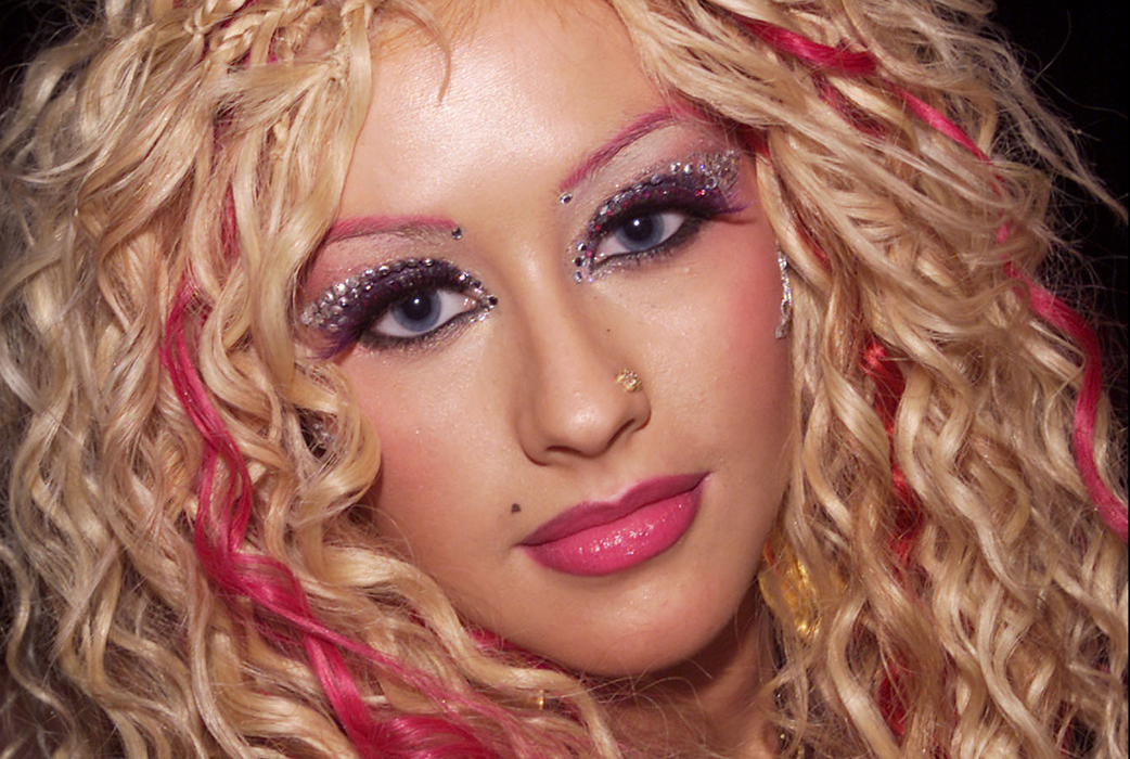Christina Aguilera i en rejält overklig look – en föregångare till nästa superdiva i bildspelet. Christina Aguilera i en rejält overklig look – en föregångare till nästa superdiva i bildspelet.
