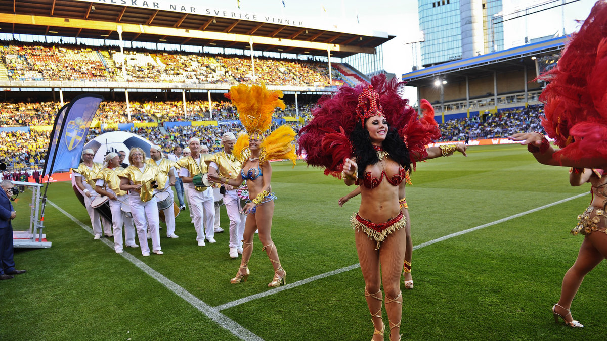 Vad vore "fotbollsfesten" utan lite samba innan matchen?