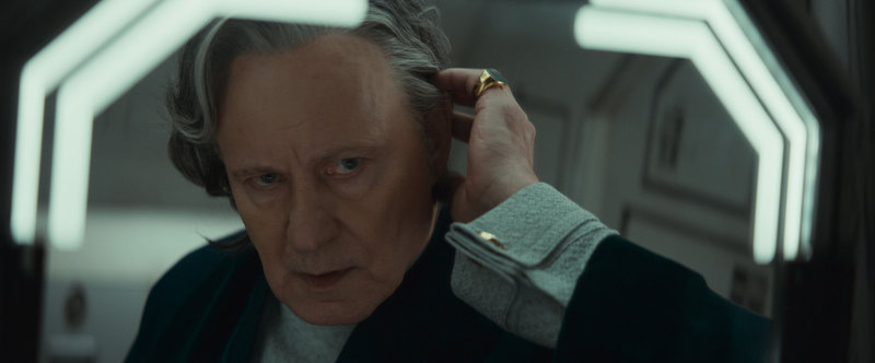 Stellan Skarsgård spelar Luthen Rael, antikvitetshandlaren som också leder rebellernas uppror mot imperiet i 'Andor'. Pressbild.