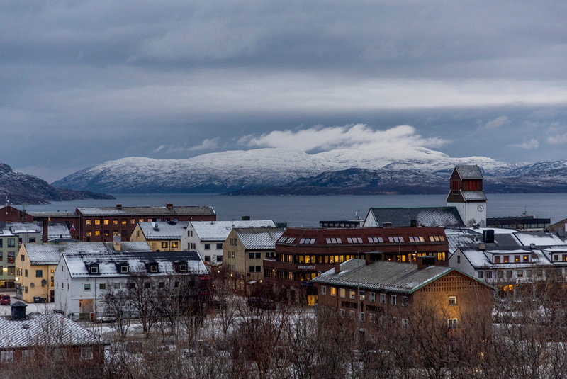 Kirkenes, med cirka 3 500 invånare, är slutpunkten för både E6:an och Hurtigruten. Eller startpunkten, som lokalborna föredrar att säga.