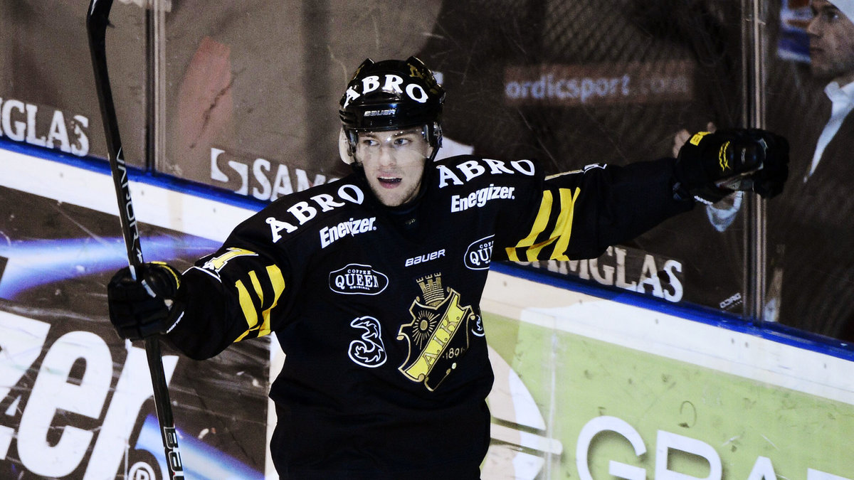 AIK:s Robert Rosén blev efter mycket om och men klar för Växjö.