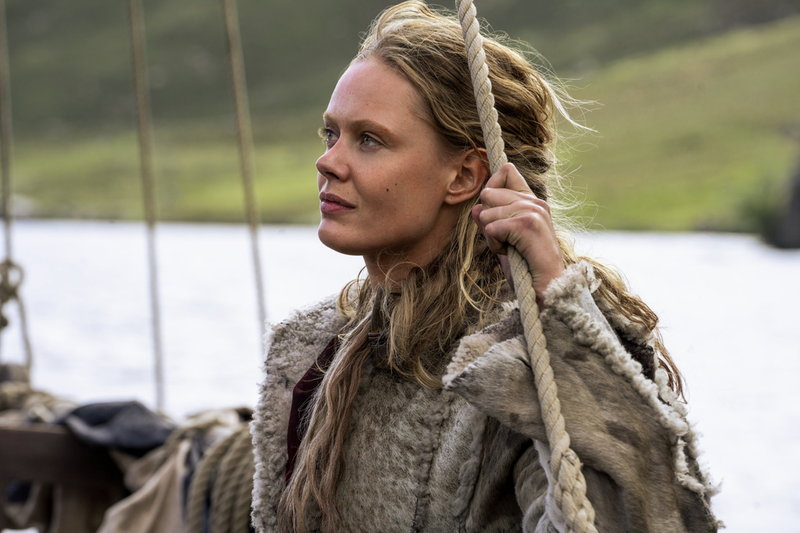 Frida Gustavsson fick jobba hårt för att tillägna sig sköldmön Frejdis fysik inför inspelningen av 'Vikings: Valhalla'. Pressbild.