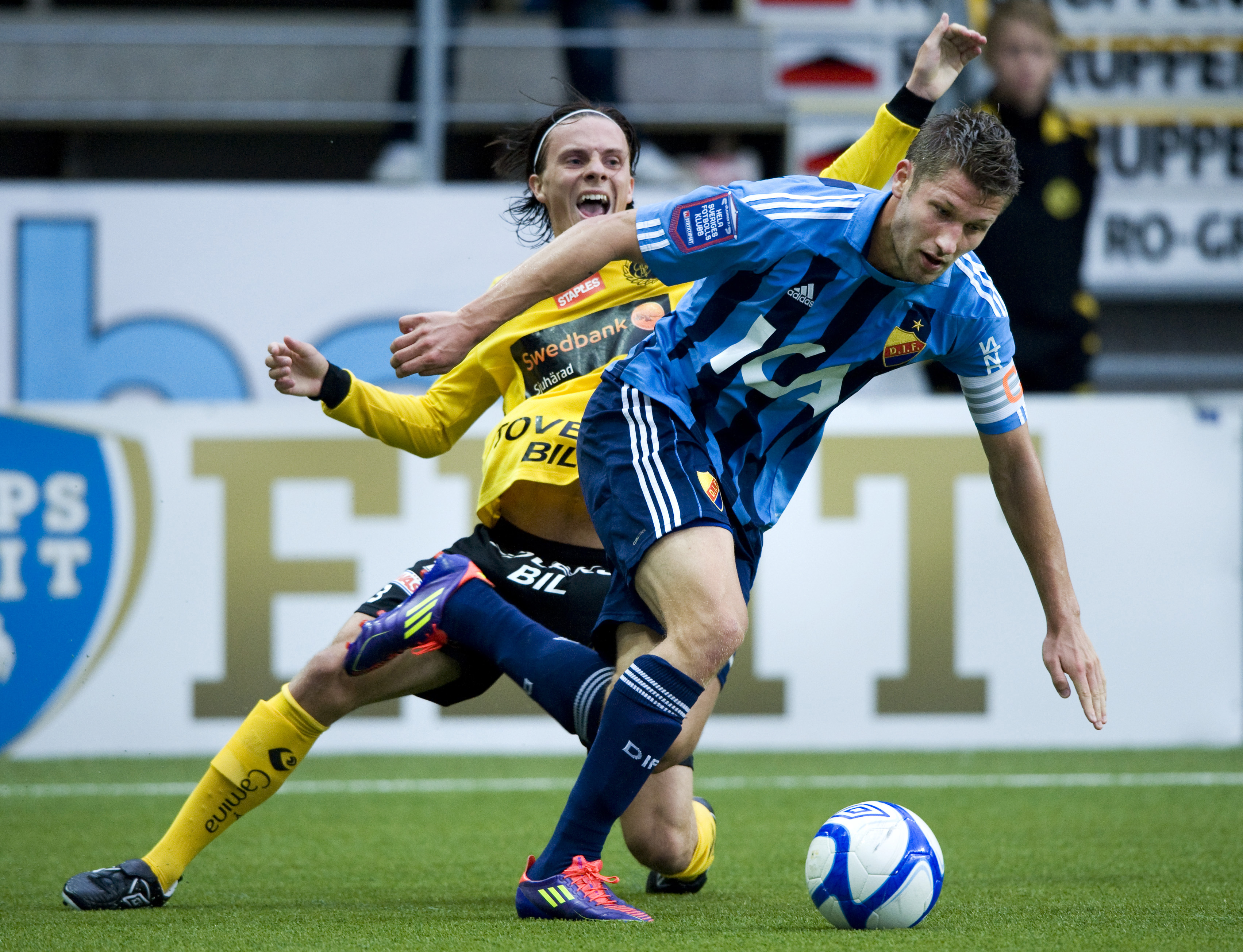 2. Joona Toivio, mittback. Betyg: 4/5. En av lagets viktigaste spelare. Stabil mittback som även lyckats offensivt den senaste säsongen. Bra frisparksskytt. Bra i luftrummet, både offensivt och defensivt. 2. Joona Toivio, mittback. Betyg: 4/5. En av lagets viktigaste spelare. Stabil mittback som även lyckats offensivt den senaste säsongen. Bra frisparksskytt. Bra i luftrummet, både offensivt och defensivt.
