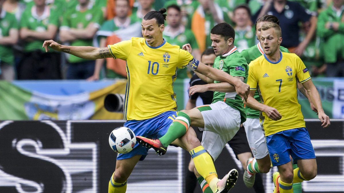 Zlatan slog inlägget som resulterade i Sveriges kvittering. 