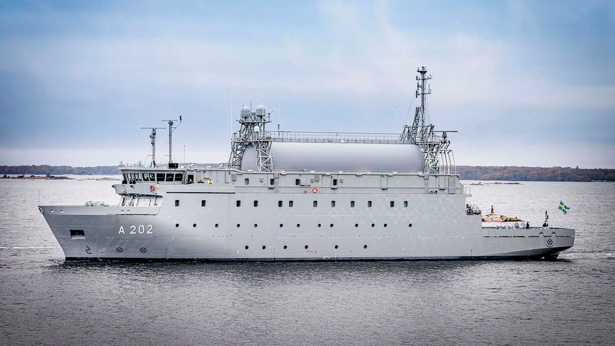 FMV har lämnat över det nya signalspaningsfartyget HMS Artemis till Försvarsmakten.