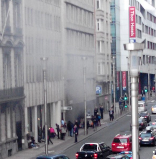 Vid 09.30-tiden inkom rapporter att även en tunnelbanestation i Bryssel har attackerats.