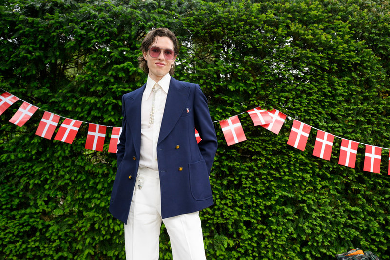 Søren Torpegaard Lund är skolad musikalartist hemma i Danmark.