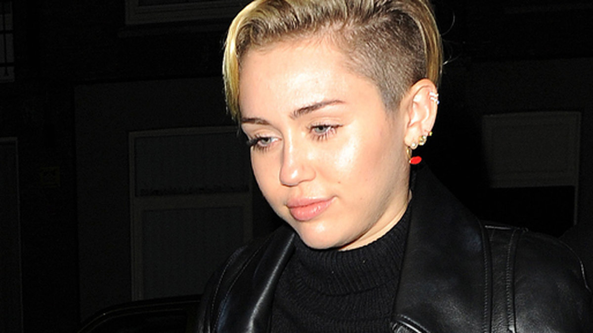 Miley Cyrus hängde på en så kallad coffeeshop i Amsterdam. I sju timmar! 