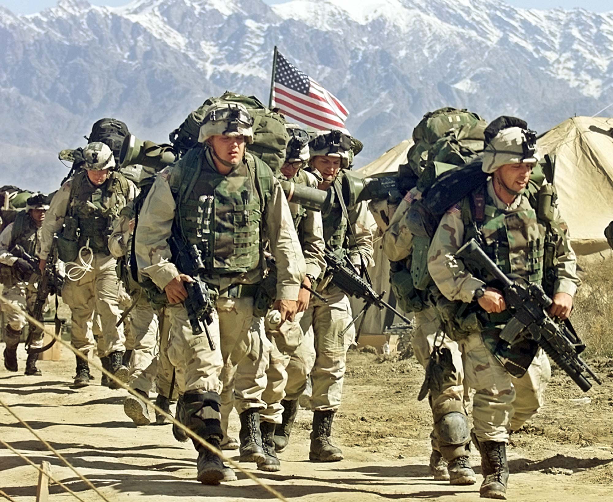 Den 31 december drar USA och Storbritannien tillbaka trupper från Afghanistan. Då har de varit där i 13 år. Den 31 december drar USA och Storbritannien tillbaka trupper från Afghanistan. Då har de varit där i 13 år.