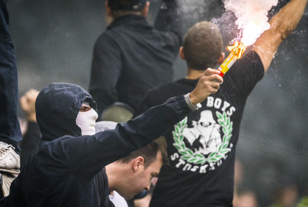 En gång efter att han kommit hem utan framtänder för 74:e gången i år gjorde du misstaget att skrika "nu får du fan välja – mig eller firman". Det kommer dagar då du verkligen saknar hans klingande skratt... En gång efter att han kommit hem utan framtänder för 74:e gången i år gjorde du misstaget att skrika "nu får du fan välja – mig eller firman". Det kommer dagar då du verkligen saknar hans klingande skratt...