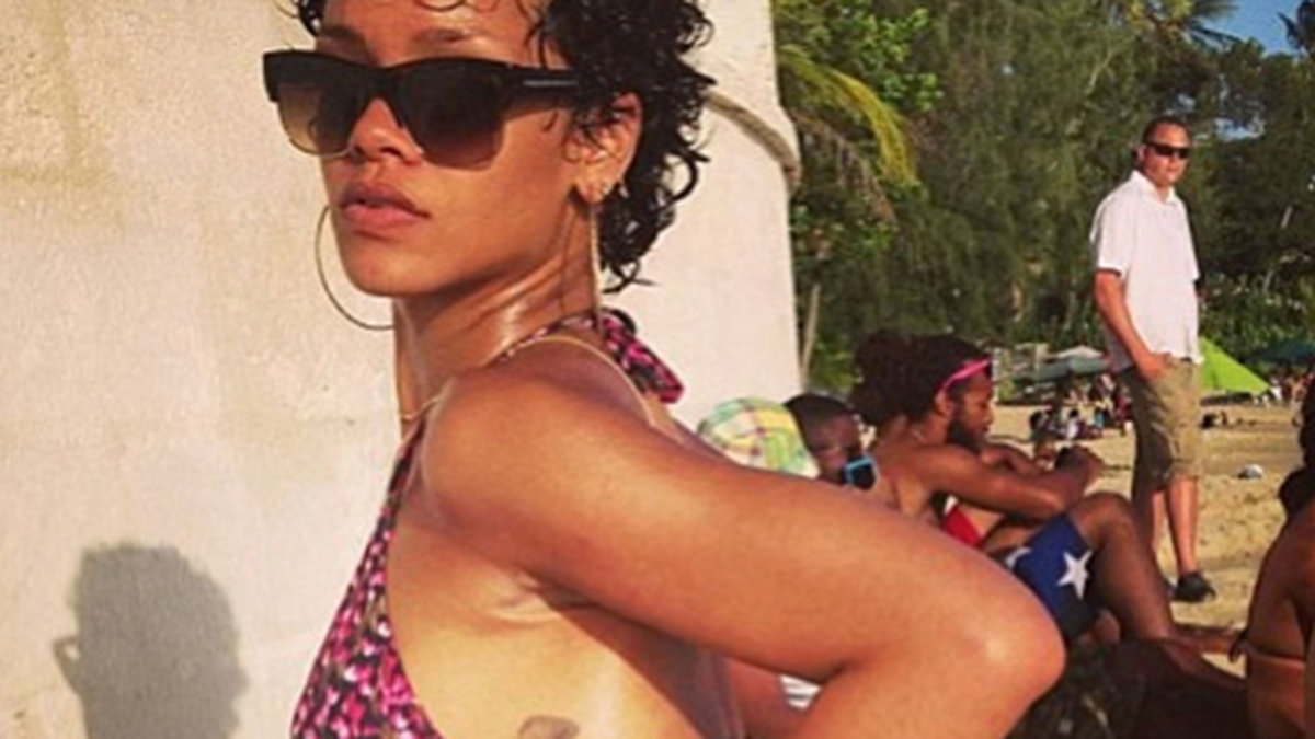 Sedan förhållandet med Chris Brown tog slut har Rihanna hunnit med en världsturné och lite välbehövlig semester. 
