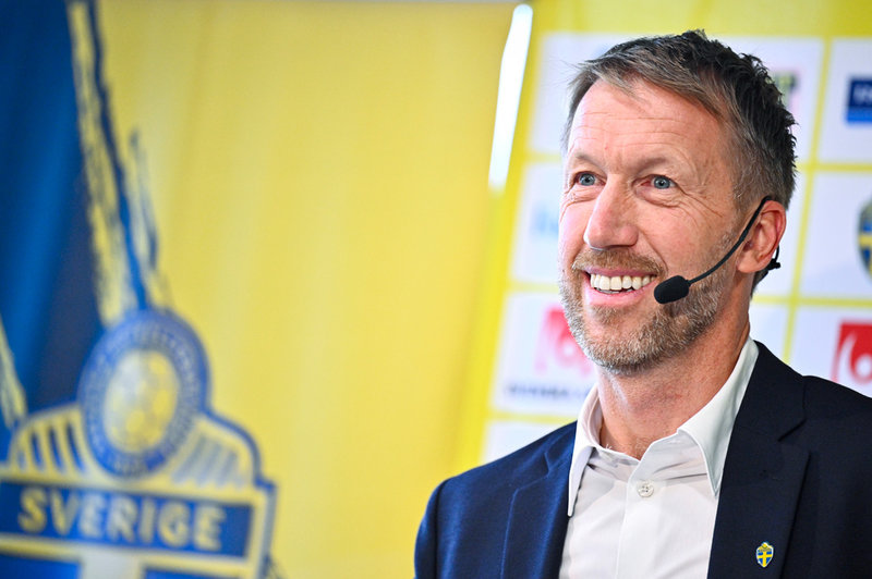 Graham Potter vid presentationen av VM-kvaltruppen.