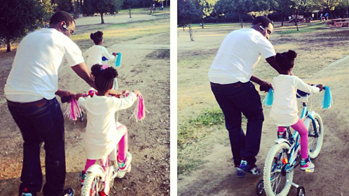 P Diddy lär sin dotter att cykla. Bad boy for life. 