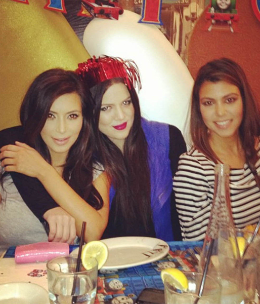 Familjen Kardashian myser. Familjen Kardashian myser.