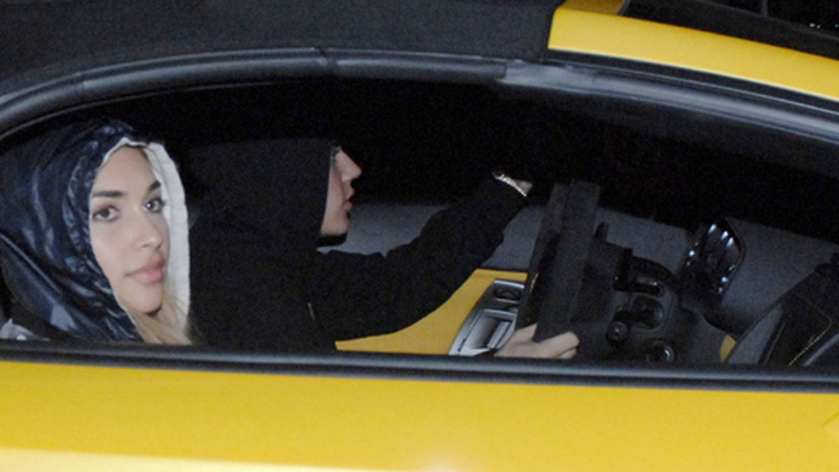 Chantel och Bieber i den gula Lamborghinin kort innan de arresterades. 