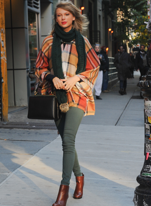 Taylor Swift tar en höstpromenad i New York. Taylor Swift tar en höstpromenad i New York.